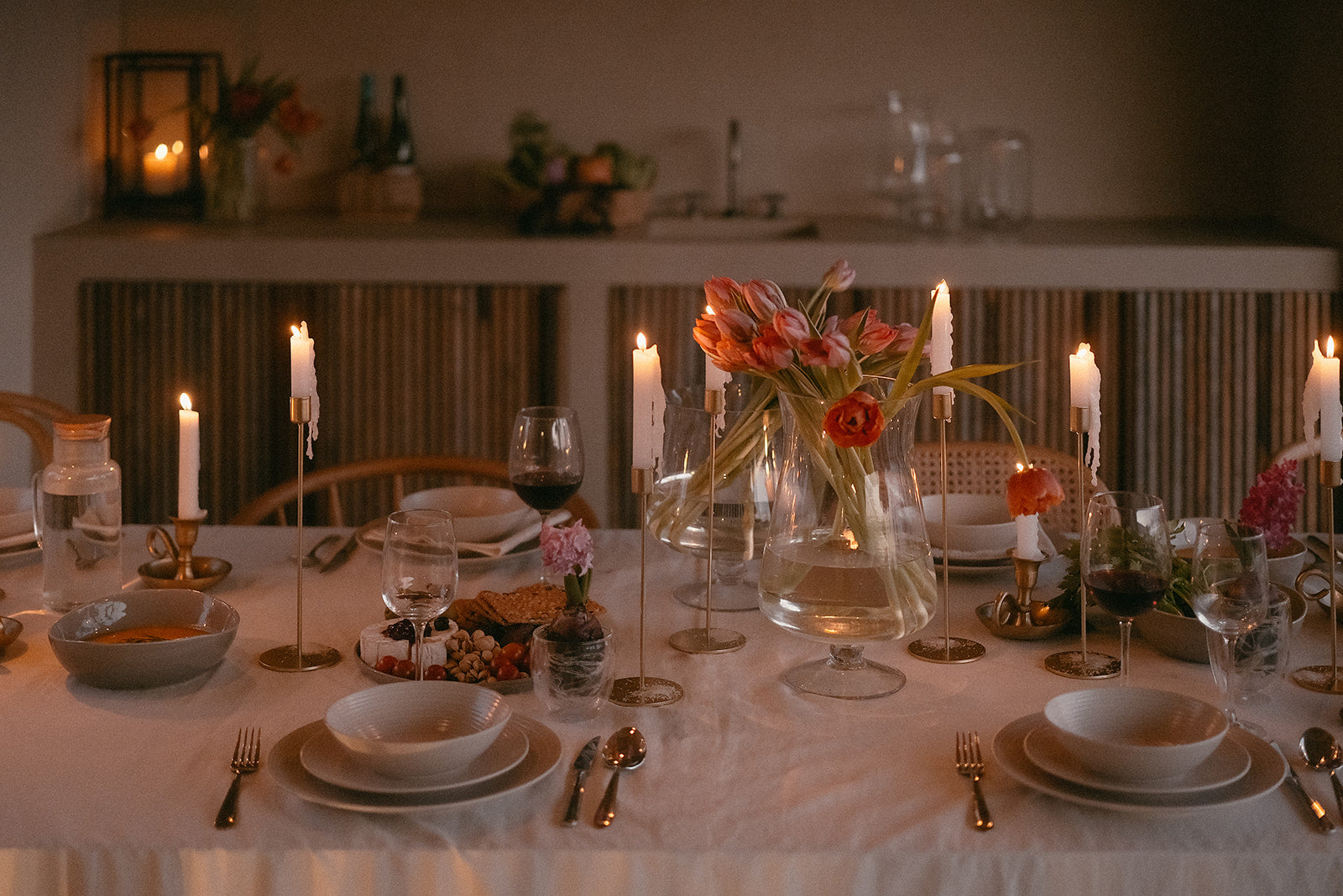 mesa de verano con velas