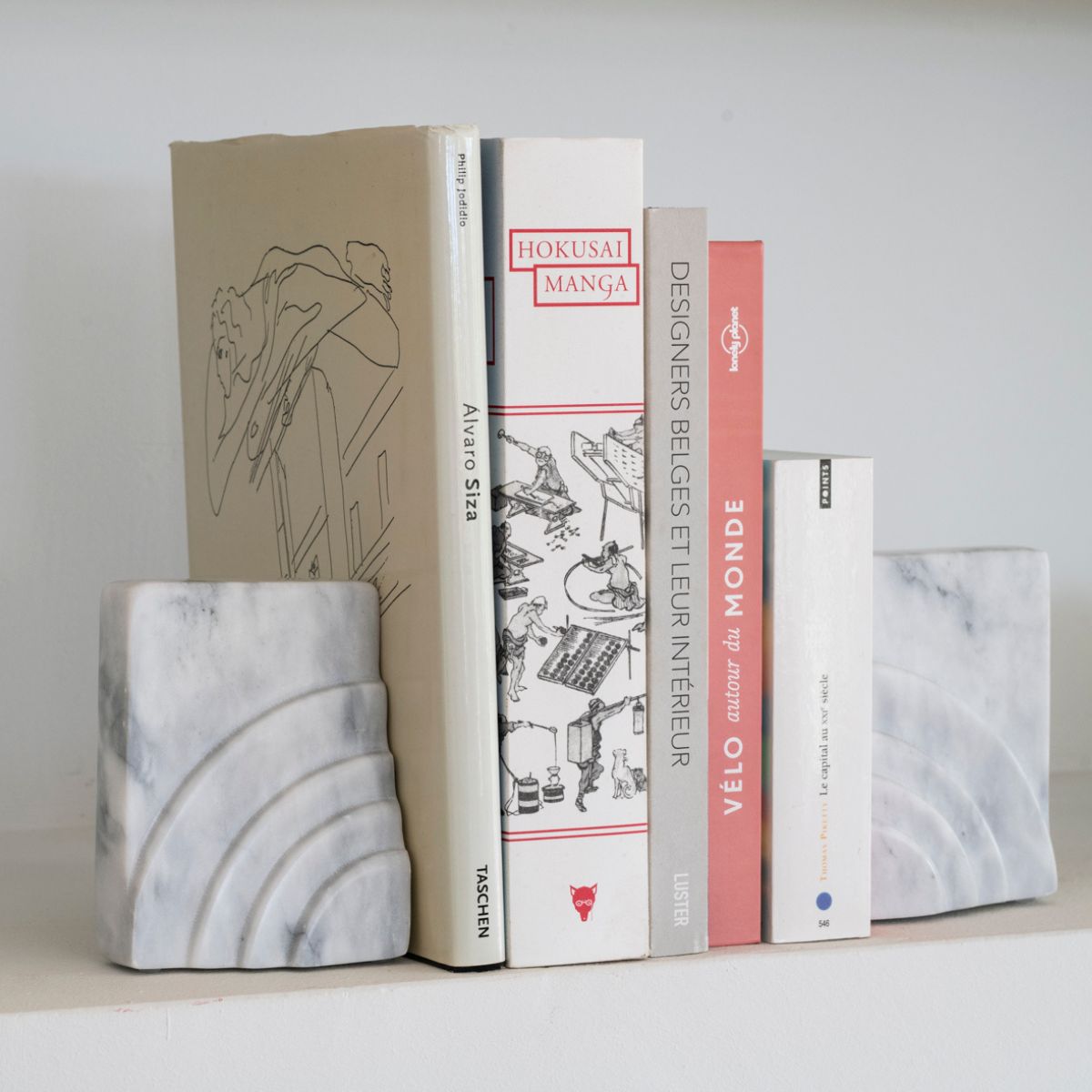 Soporte para libros de mármol