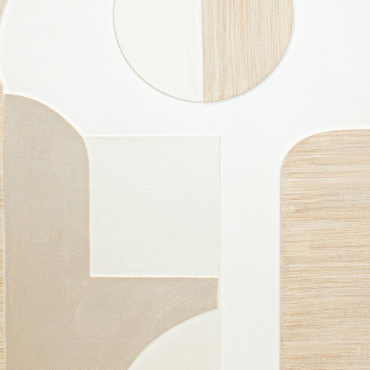 Detalle de cuadro abstracto geométrico en tonos beige y blanco con acabados efecto madera