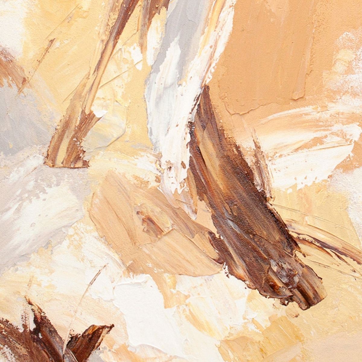 Detalle de cuadro abstracto texturizado con pinceladas en tonos beige, blanco, ocre y marrón