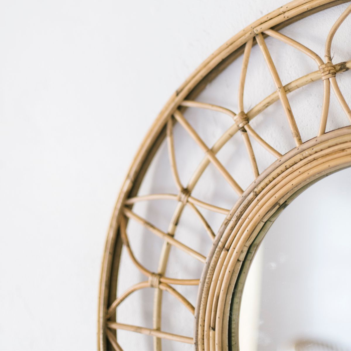 Espejo decorativo étnico de rattan