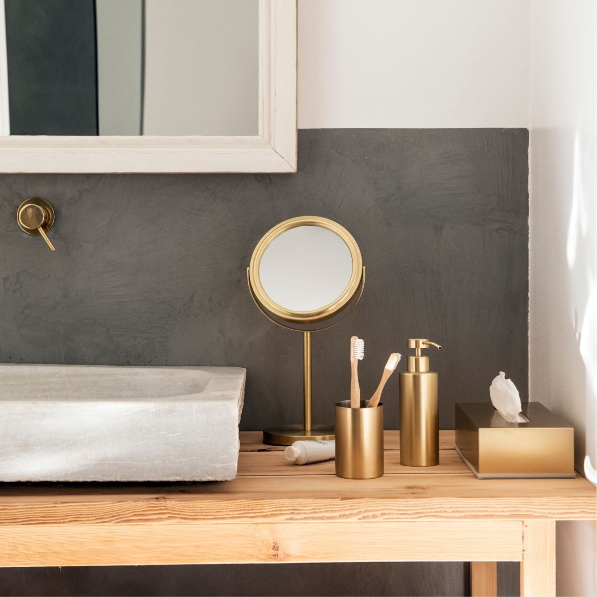 Dispensador de baño de acero inoxidable dorado