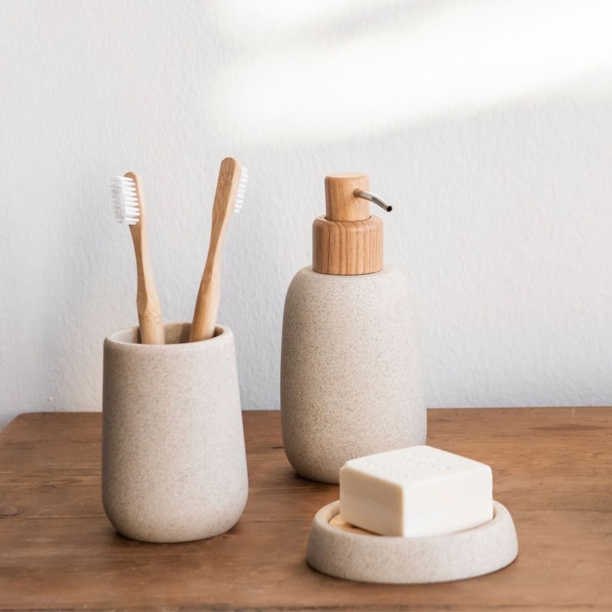 Portacepillos de baño beige de arenisca