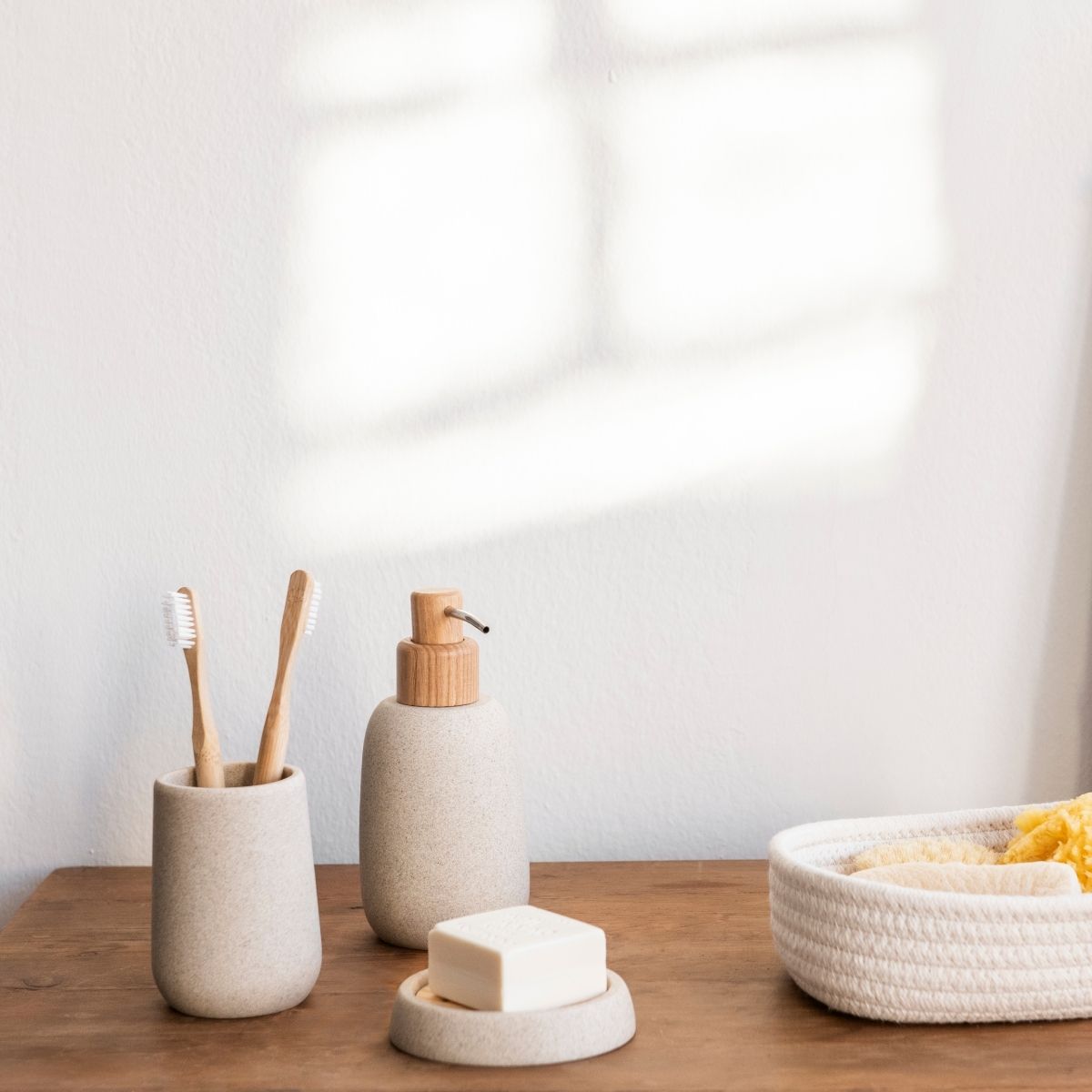 Dispensador de baño beige de arenisca