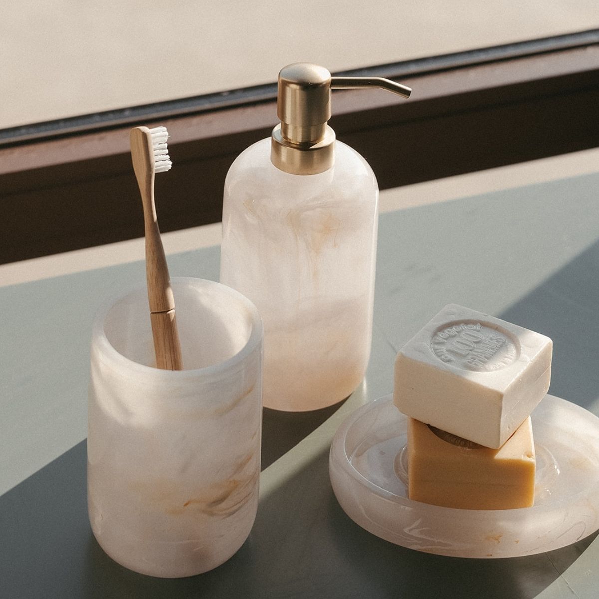 Portacepillos de baño efecto nácar clásico blanco