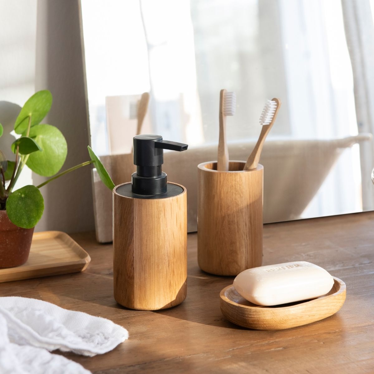 Portacepillos de baño de madera de roble marrón