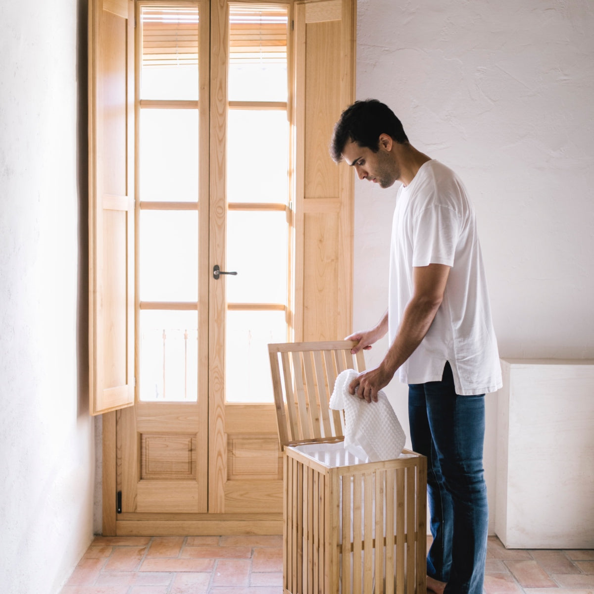 Cesto para la ropa de bambú beige