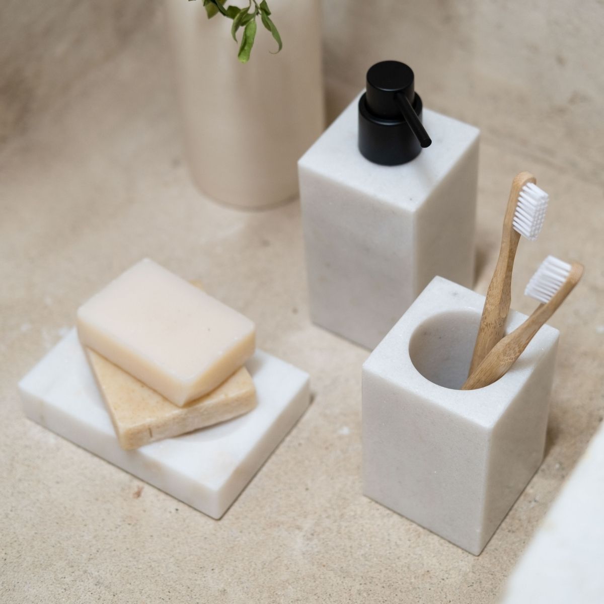 Portacepillos de baño de mármol blanco