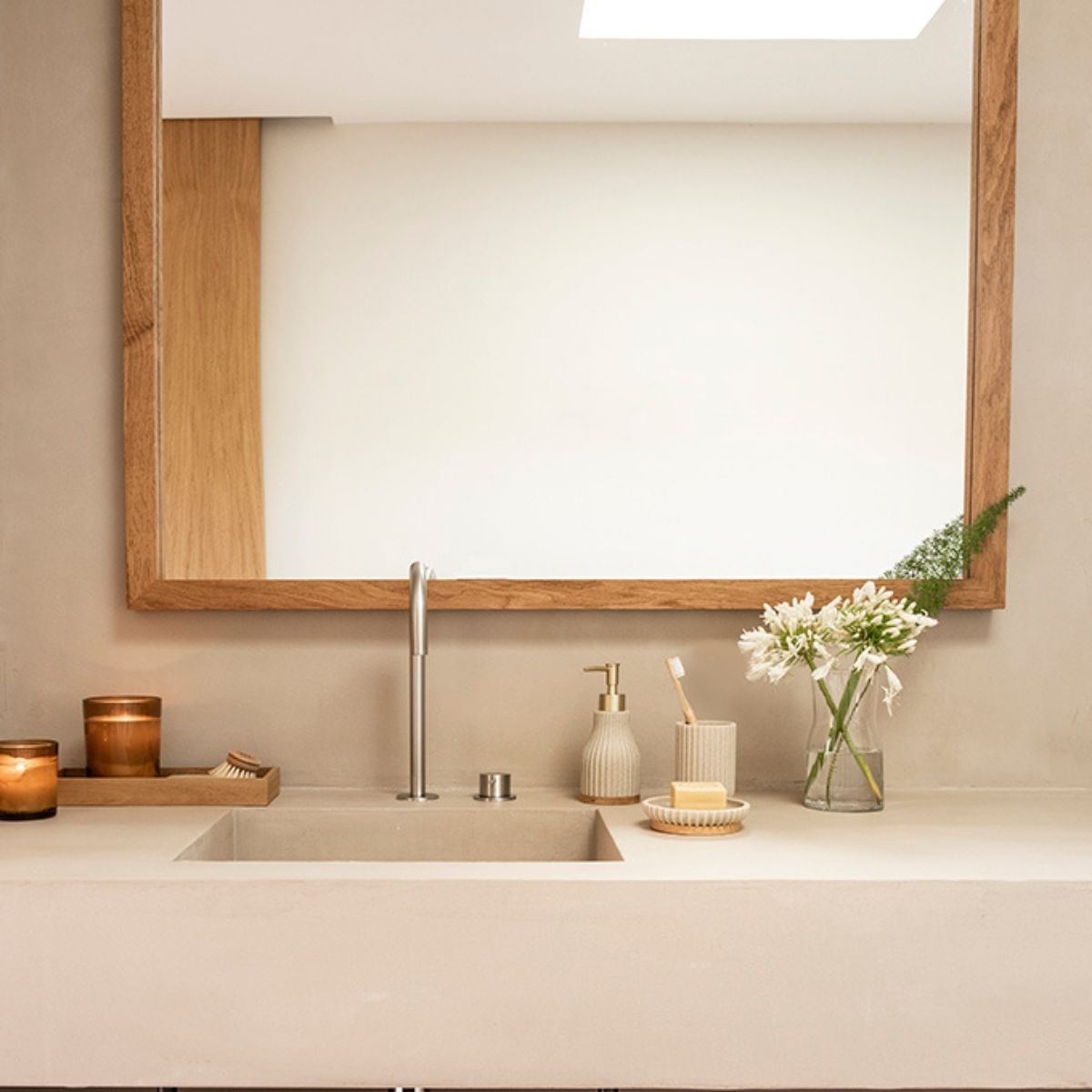Dispensador de baño moderno de madera y resina beige
