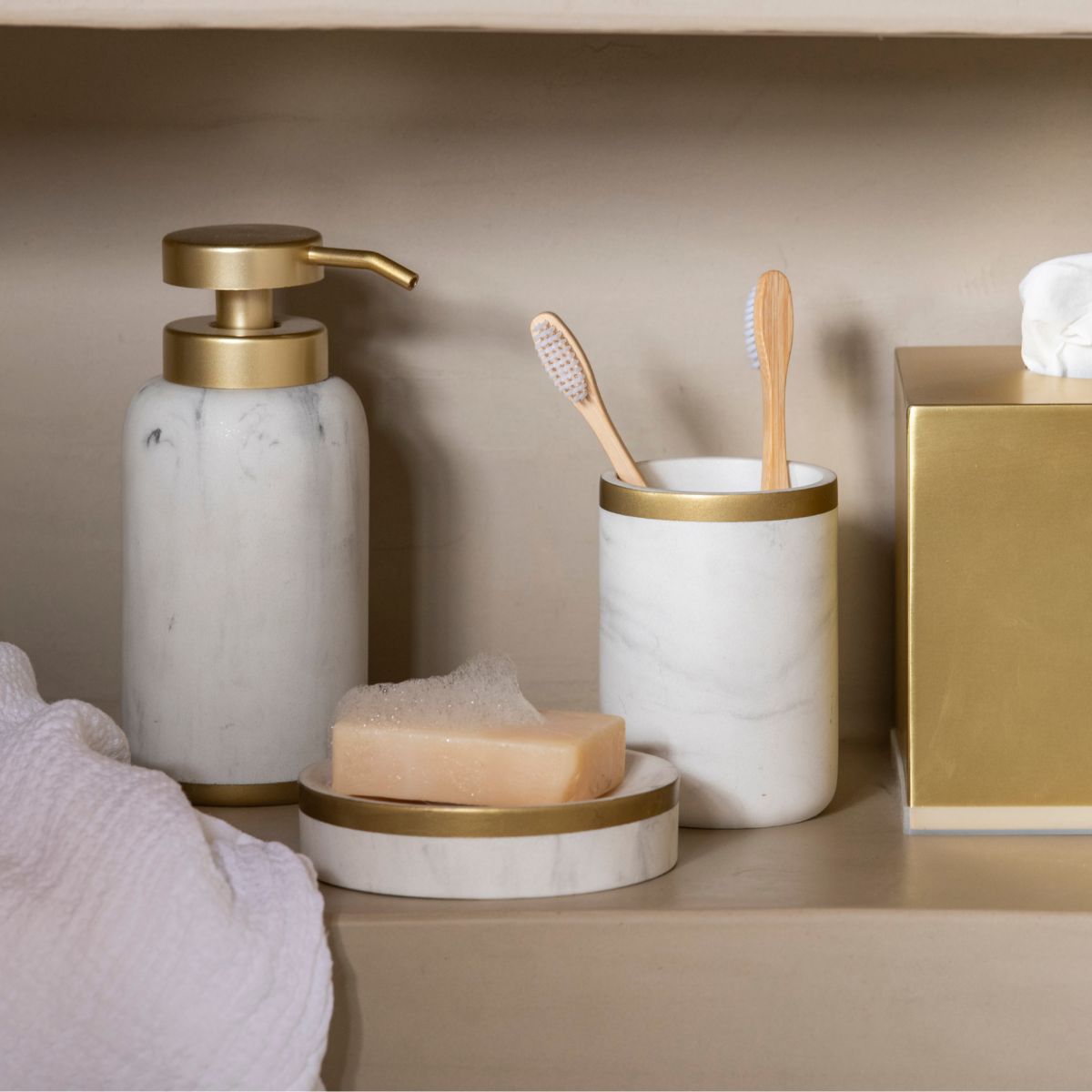 Dispensador de baño blanco marmolizado clásico