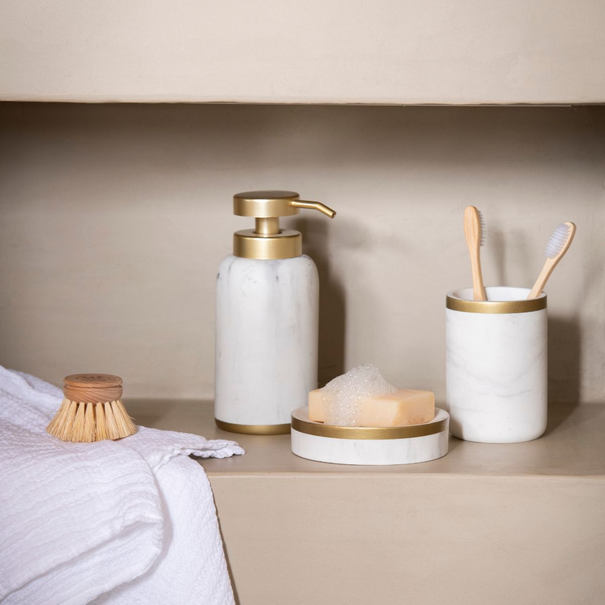 Portacepillos de baño blanco marmolizado clásico