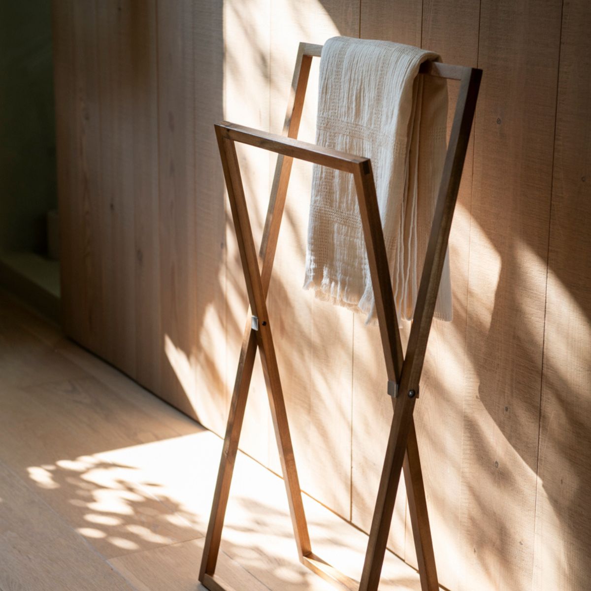 Toallero plegable de madera de acacia