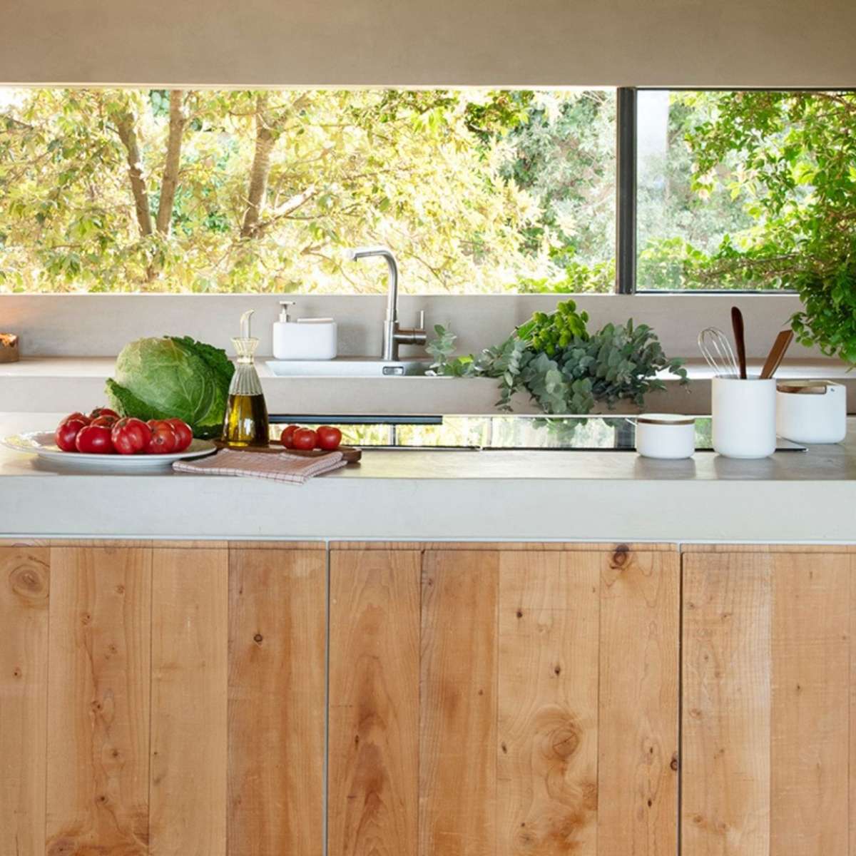 Ambiente de cocina con accesorios de estilo mediterraneo