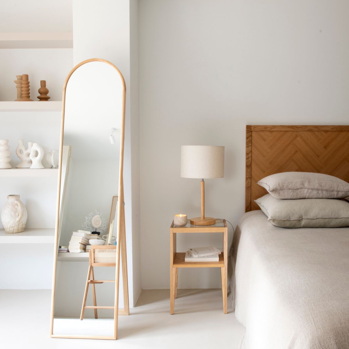 Lámpara de mesa moderna de madera