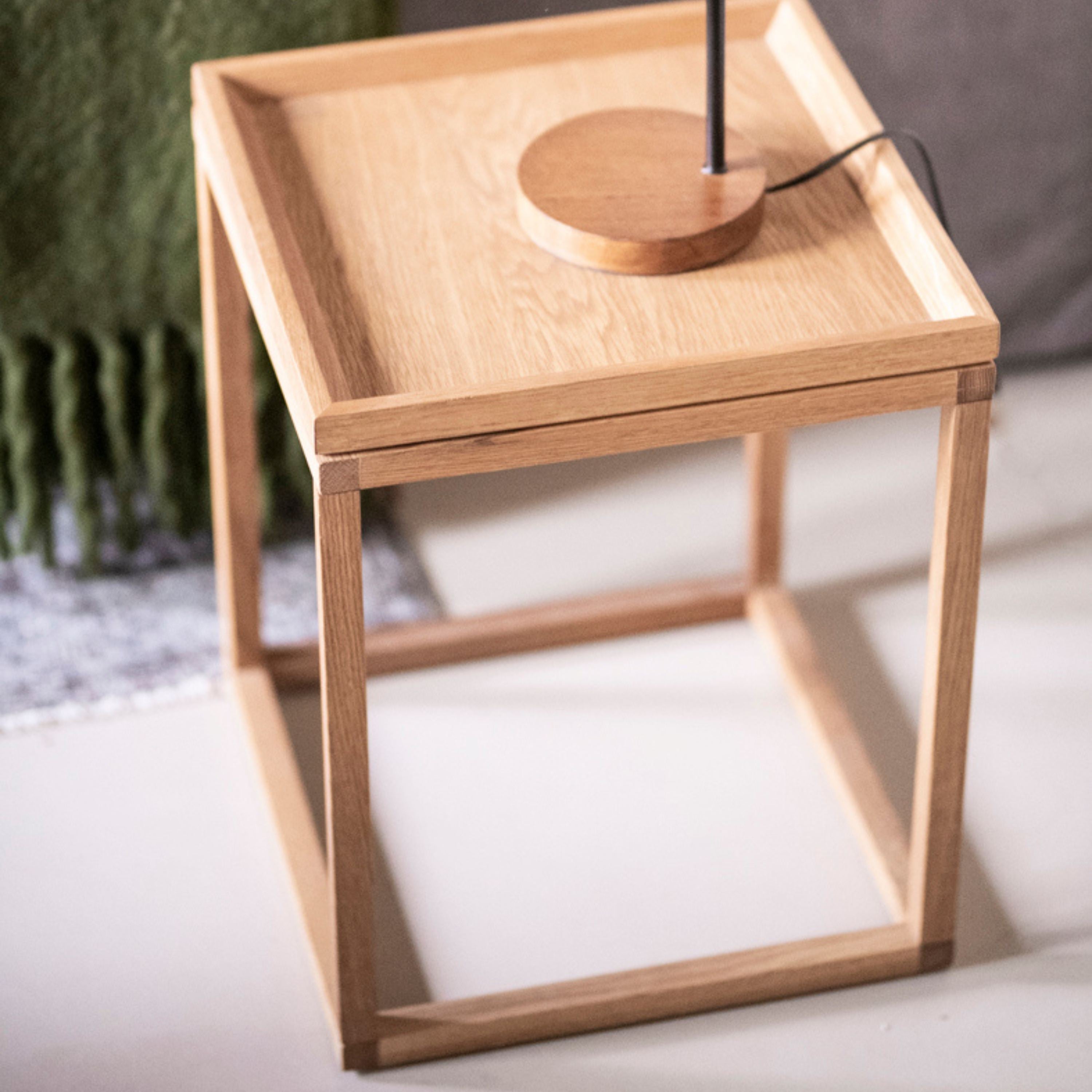 Mesa auxiliar para salón de madera de estilo nórdico