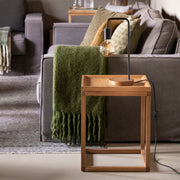 Mesa auxiliar para salón de madera de estilo nórdico