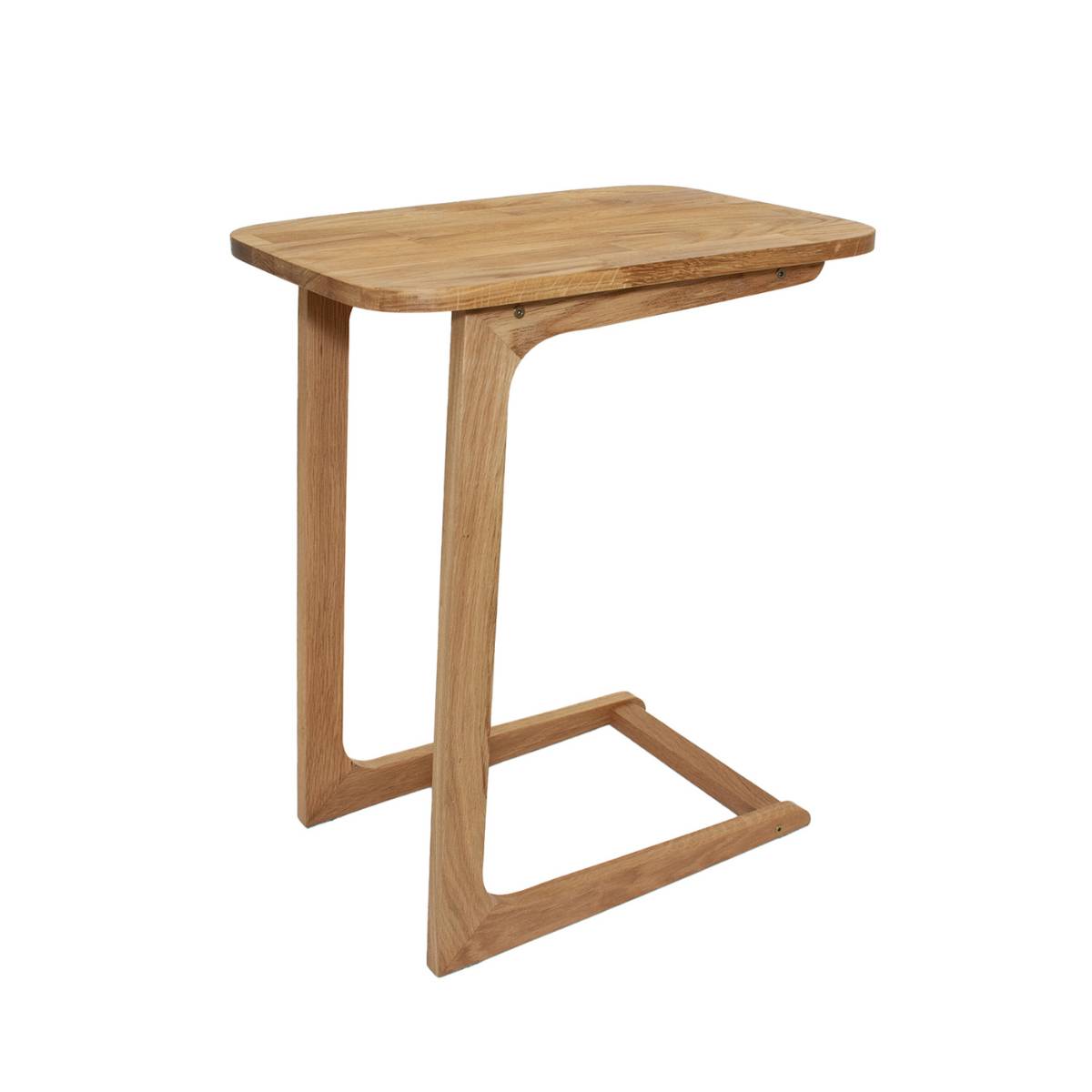 Mesa auxiliar de roble para sofá con diseño funcional y natural y estructura abierta.