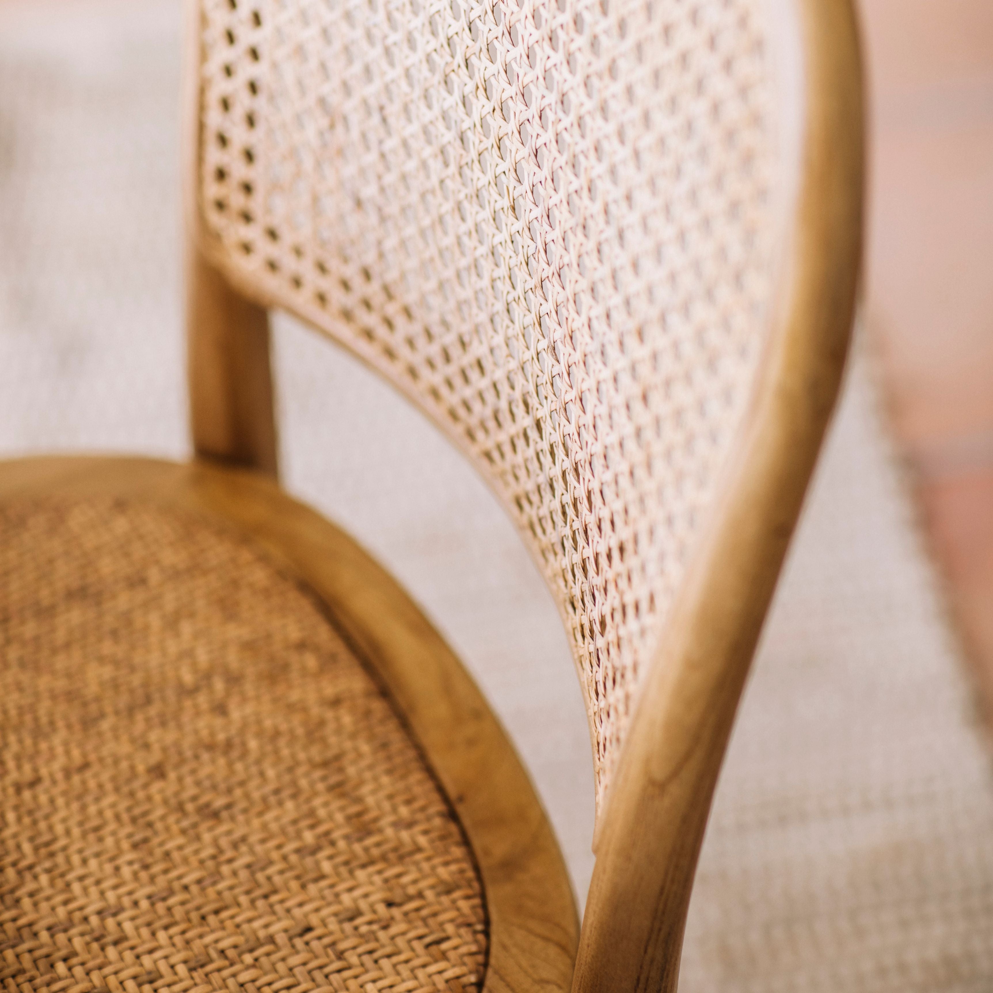 Silla de comedor vintage marrón de madera y rattan