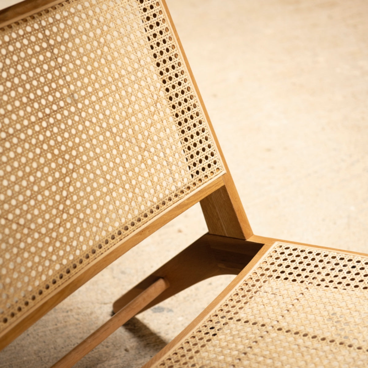 Sillón de salón de madera de roble