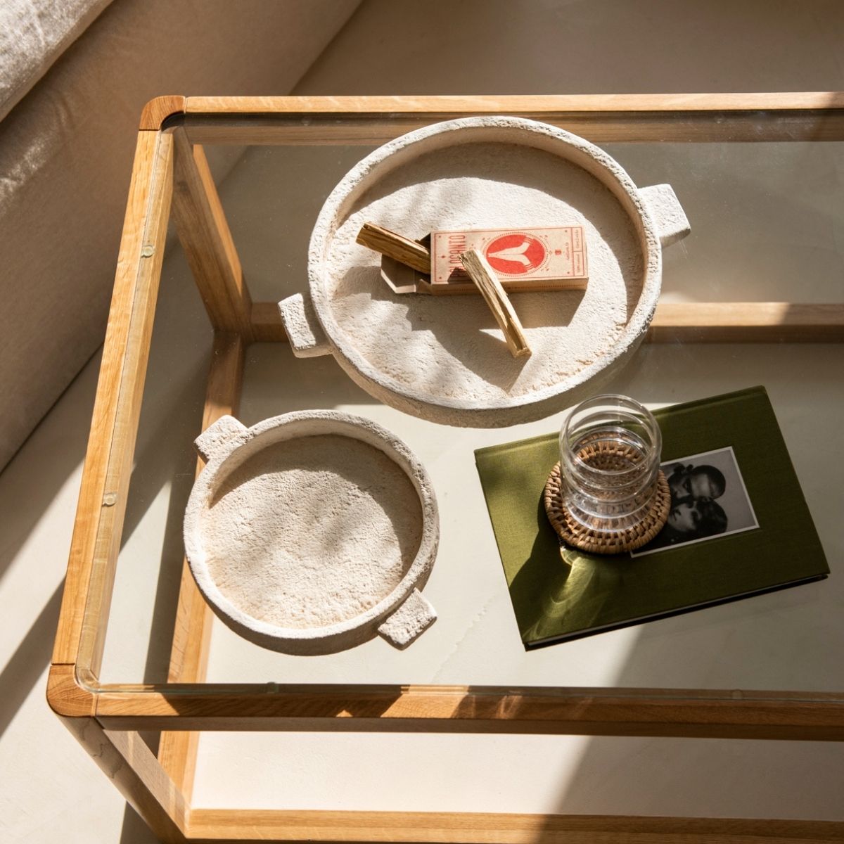 Mesa de centro de cristal y madera