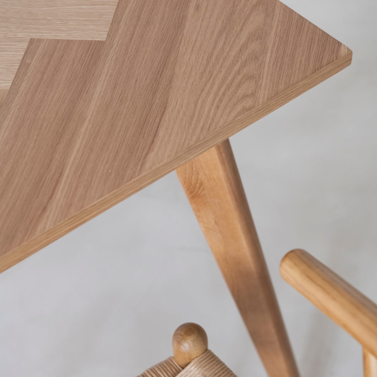 Mesa de comedor nórdica de madera