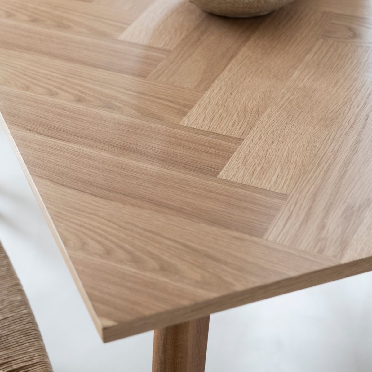 Mesa de comedor nórdica de madera